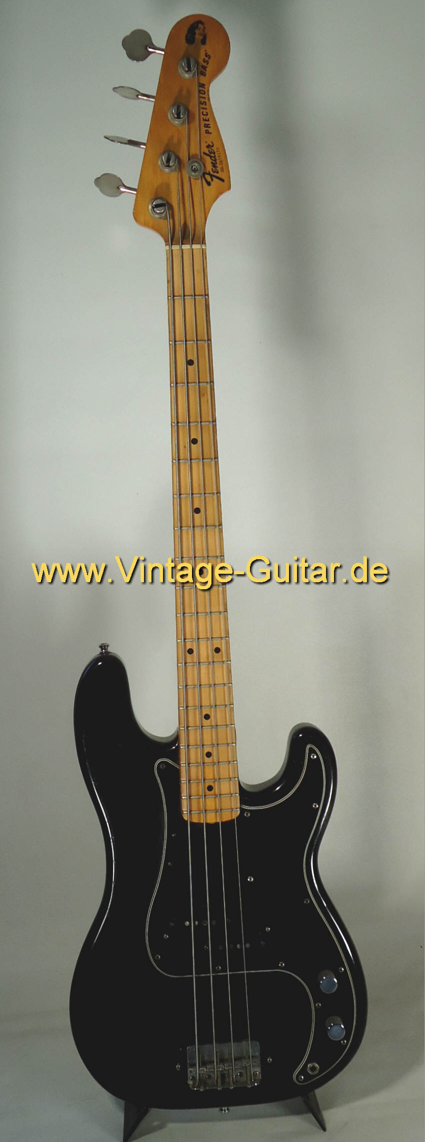 Fender Precision Bass 1976 black a.jpg